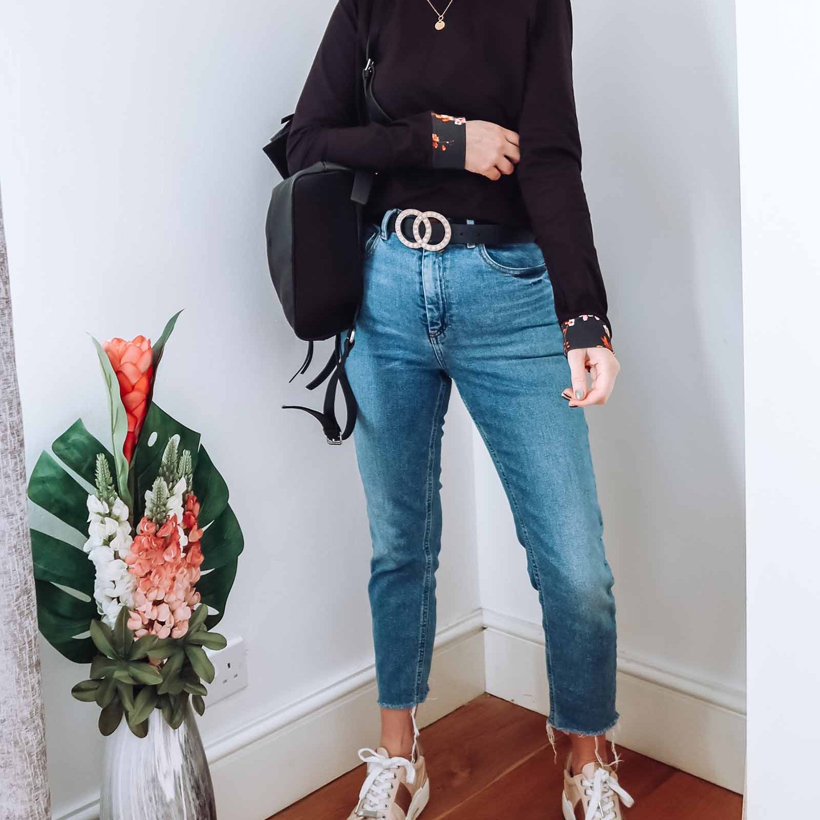 How To Create A Capsule Wardrobe| 8 pieces 16 outfits