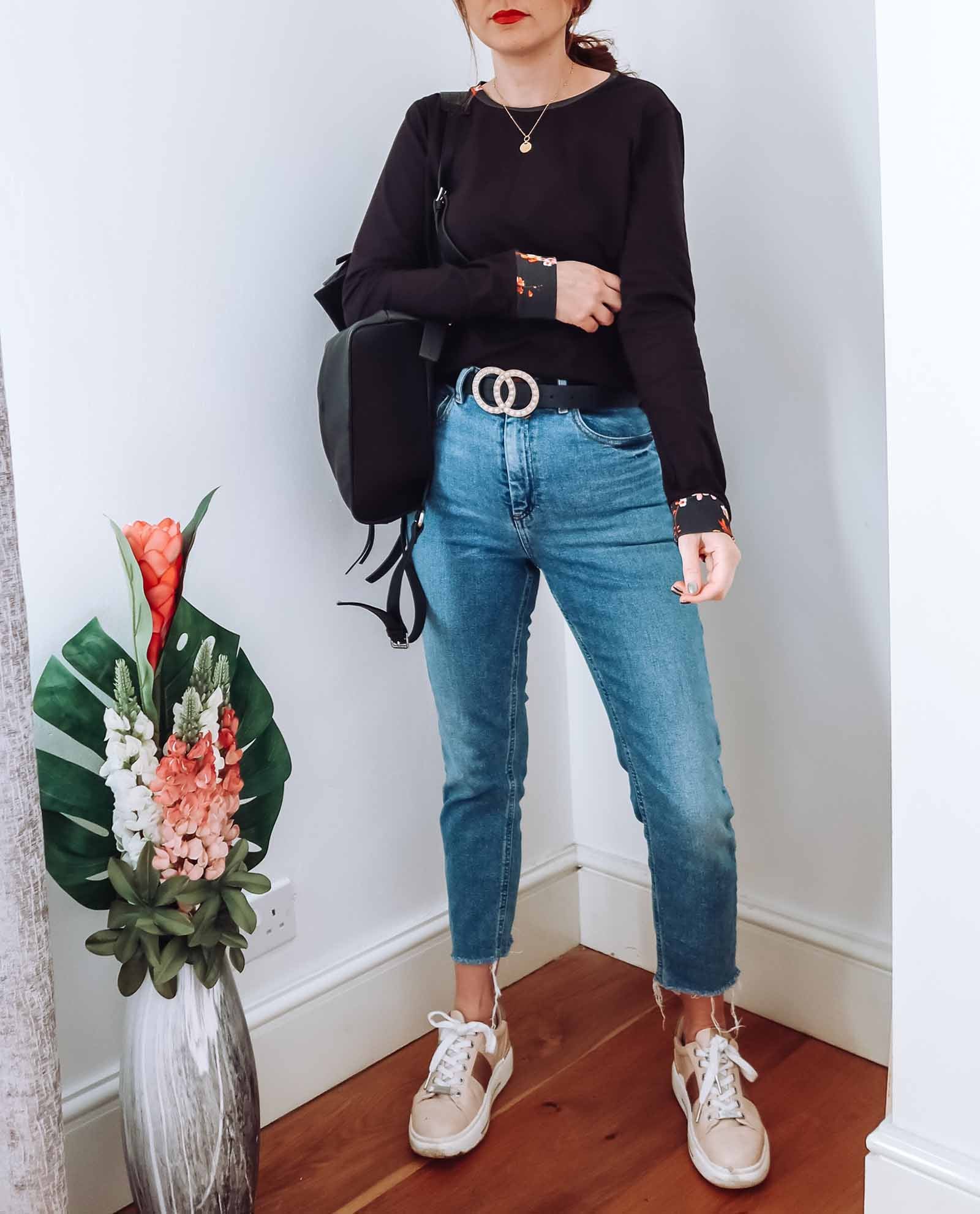 How To Create A Capsule Wardrobe| 8 pieces 16 outfits